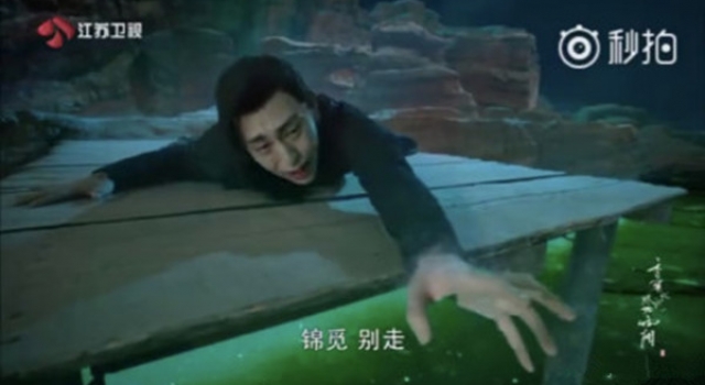 邓伦哭出双眼皮,网友：败家玩意儿，媳妇儿都败进去了呗