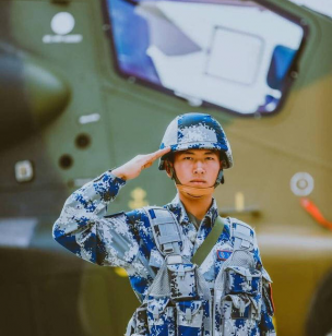 杨幂王威互关 兵哥哥要混娱乐圈了吗？
