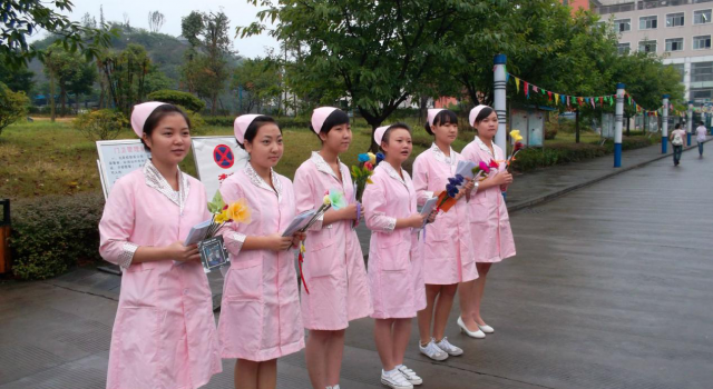 拒绝被父母“安排”读卫校 18岁女生众筹上大学
