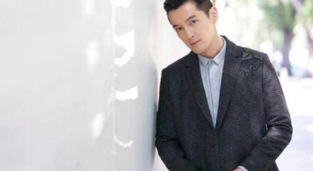 胡歌晒生日自拍变沧桑大叔 胡歌都经历了什么