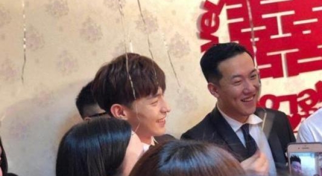 邓伦伴郎专业户 粉丝操碎心：再当伴郎就找不着媳妇了！
