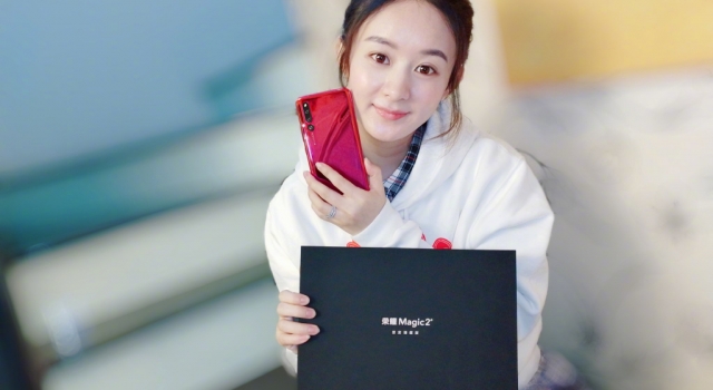 赵丽颖婚戒 嫁给爱情就敢素颜上镜？