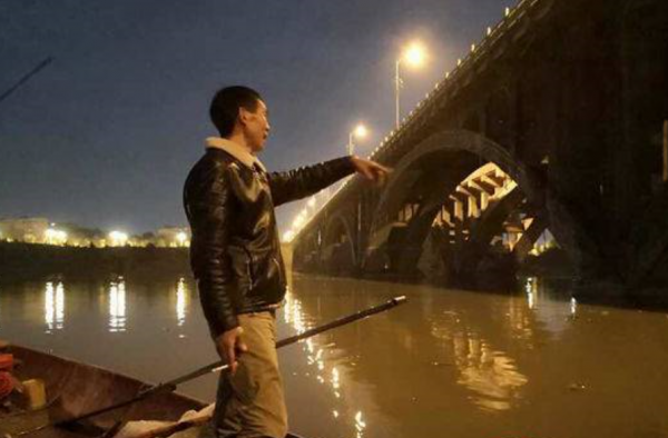 手机被收男孩跳江怎么回事?手机游戏害的?跳了不止一次