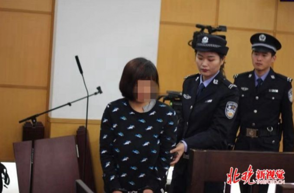 闺蜜化身男友真相曝光 交往大半年的男友竟是闺蜜假扮?