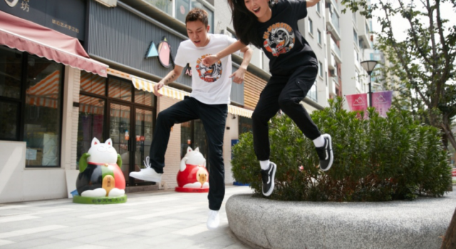 秋冬搭配必备单品 Vans经典情侣款低帮板鞋搭配