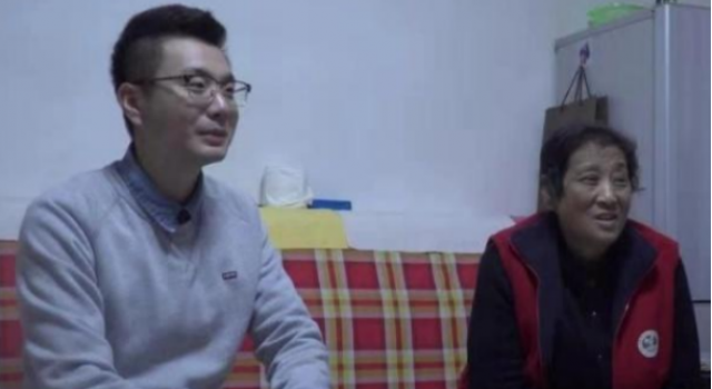 孝子卖房为母治病怎么回事？张博研称：母亲在家就在