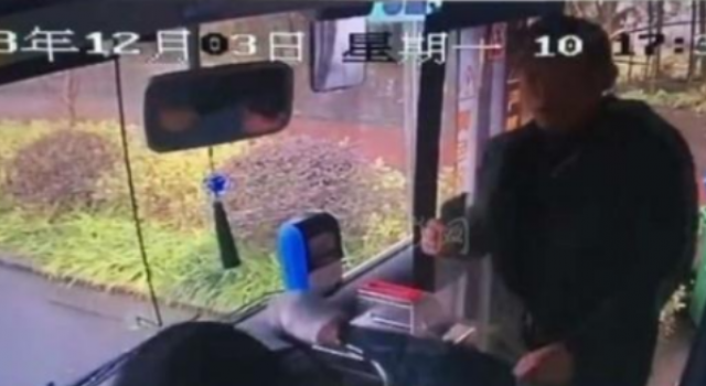 男子殴打公交司机是怎么回事？害人害己简直不要命了