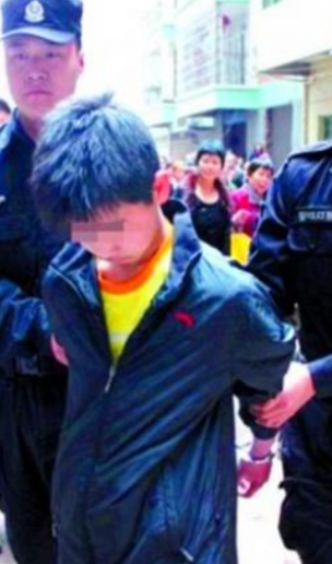 男孩弑母后被释放怎么回事？家长们拒绝让他继续上学