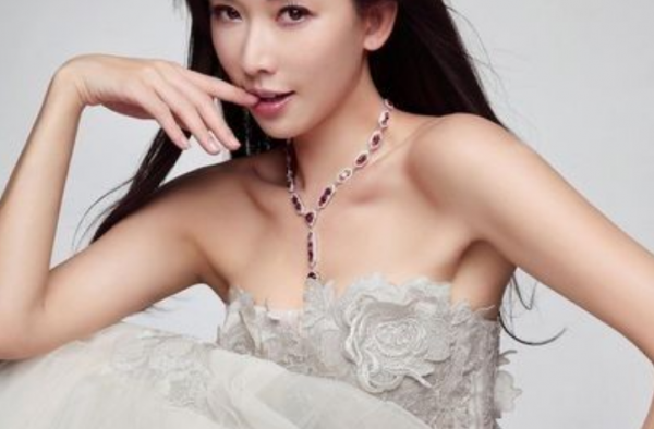 林志玲晒白纱照说了什么？网友炸锅留言催婚！