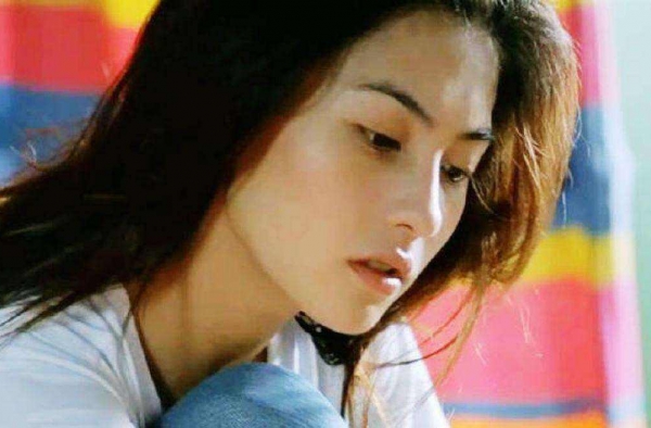 张柏芝产后写真 身材似少女但一个部位暴露年龄