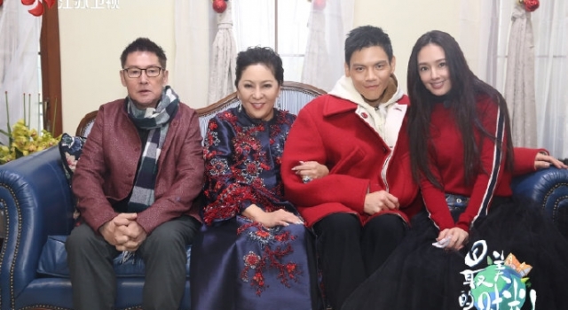 向佐郭碧婷牵手 向佐本人回应什么？恭喜向太喜提儿媳！