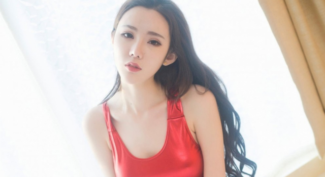 你对女生做这些动作她不会反感！女生喜欢被调戏的动作