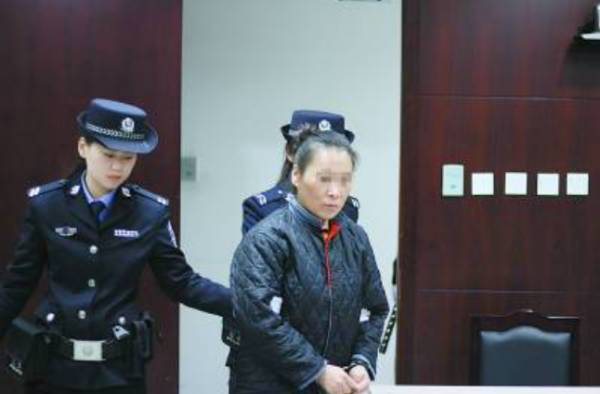 女子骗闺蜜染艾滋怎么回事？卖抗艾药12年骗走64万元