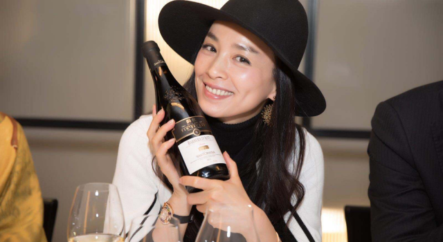 张庭夫妇一年纳税21亿 做微商能赚这么多的钱？