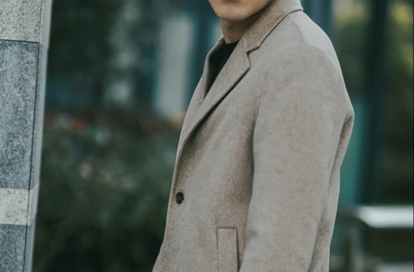 一件让我们感受到惊艳的长款小西服 给你不同的时尚