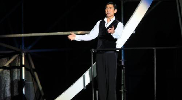 刘德华粉丝不愿退票 华仔和观众相约2019