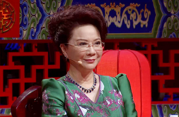刘令飞蔡明事件 两人在双商上一见高下