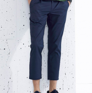 男生们要依据自己的身材来挑选衣服，才能避免各种尴尬