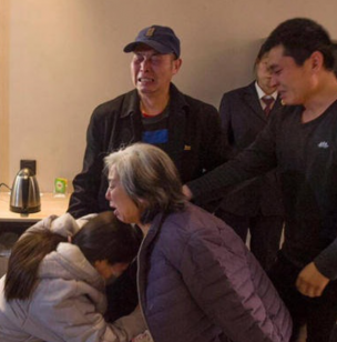 涞源反杀案母亲已被接回家 涉事女生父母属于正当防卫