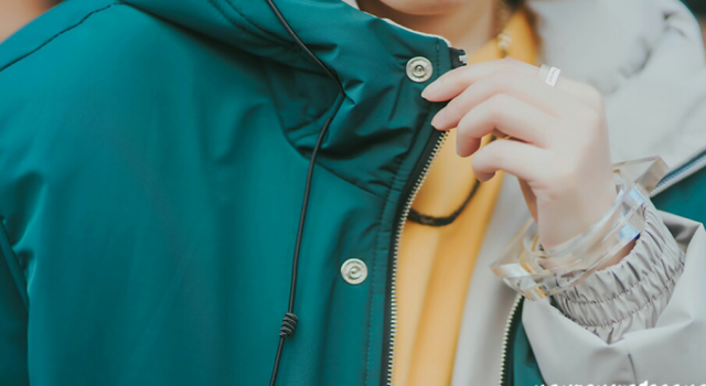 选择一件拼接工装棉服 让你的生活变得舒适又时尚