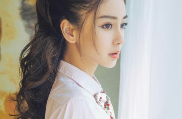 baby现身医院就医 令人揪心不已 明星真是太敬业了
