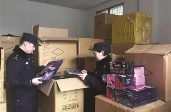 网购口红或产自地下工厂 黑幕曝光 你的口红危险重重