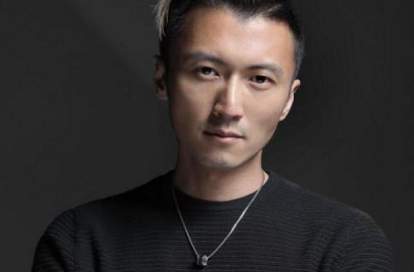 谢霆锋否认与杨幂恋情 我们好好地 你们不要相信！