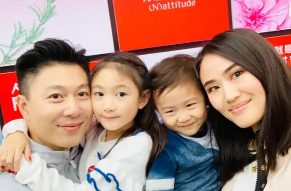李小鹏回应妻子不说中文美国长大中文不好网友却不买账