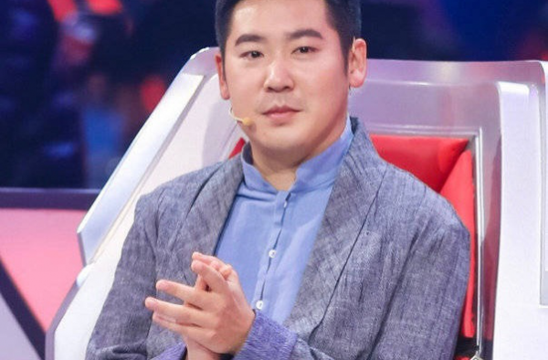 戚薇发文怒怼鲍云 是无脑还是刚 网友讽刺给自己加戏