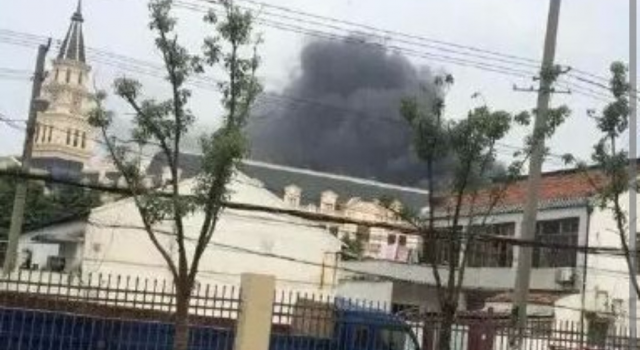 江苏昆山工厂燃爆引起车间起火致7死5伤爆炸原因调查中