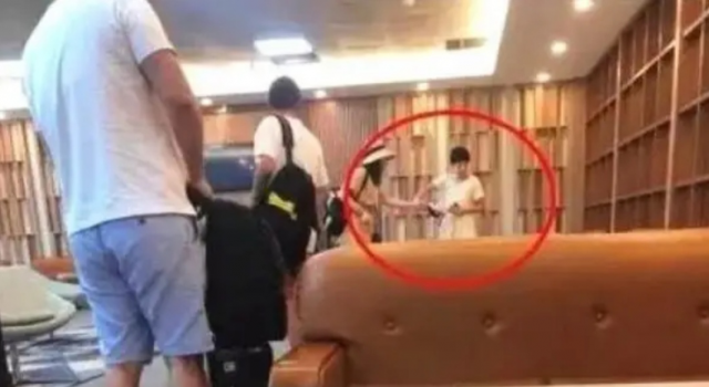 文章老婆发福  洪欣张丹峰 姐弟恋没有好下场