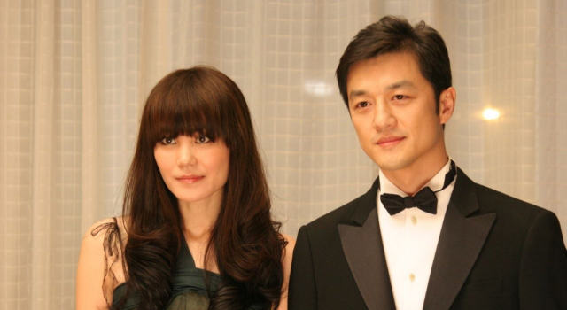 李亚鹏女友近照曝光 不是富婆是歌手 神似王菲