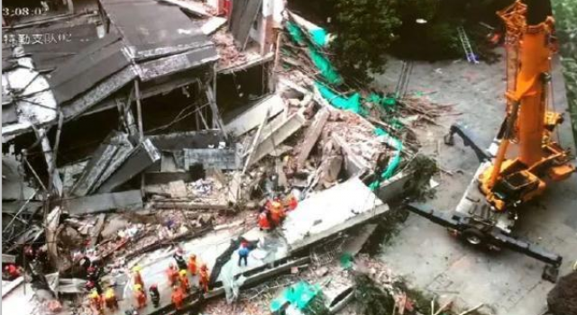 上海改造建筑坍塌救援最新进展 25人被发现 10人死亡