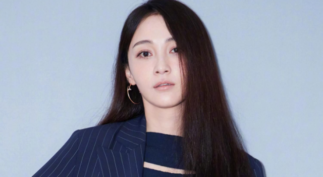 37岁姚笛近照曝光 身形单薄面容憔悴 比43岁的情敌还老