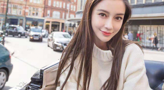 Angelababy地震后报平安 黄晓明两个字透漏担心