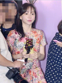 朴有天前女友黄荷娜被判缓刑两年 已经结束牢狱生活