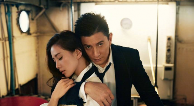 吴奇隆婉拒粉丝挽手 神色一正道 我是有老婆的人！