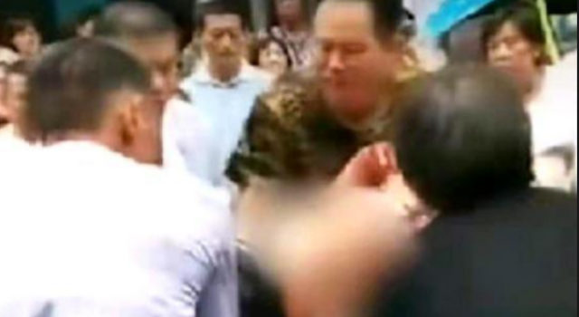 男子捅家人被反杀 挥刀向亲人？男子这是要干什么？