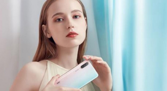 新iPhone或将推渐变配色 网友：看着怎么有点眼熟