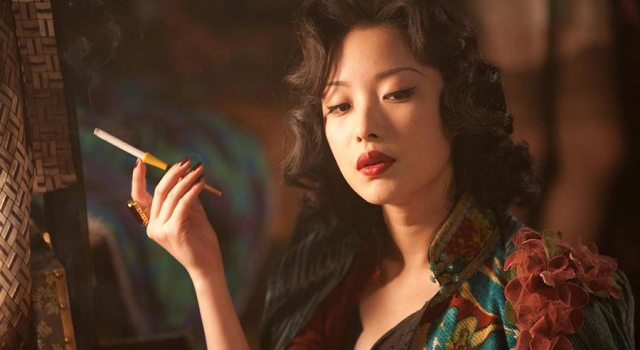 倪妮感谢张艺谋 晒黑白照遭网友吐槽 咋就给挂墙上了呢