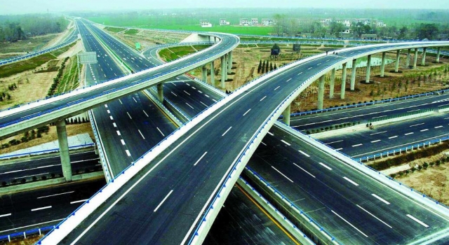 国庆假期全国收费公路免费通行 网友一句话吓退众人