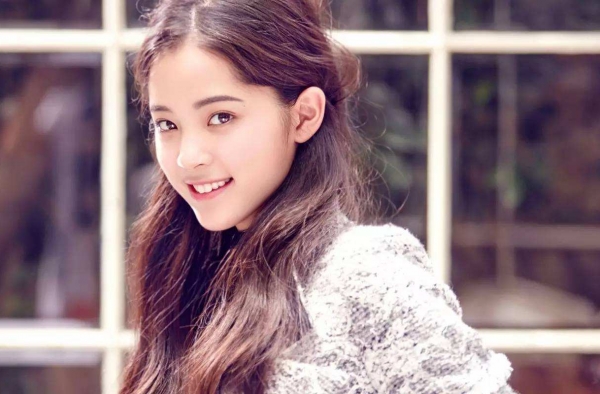 王源欧阳娜娜封面合体 花丛学姐学弟首合作 美翻天！
