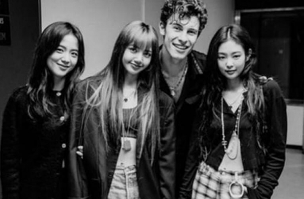 萌德与blackpink合影 网友：这是什么神仙同框！