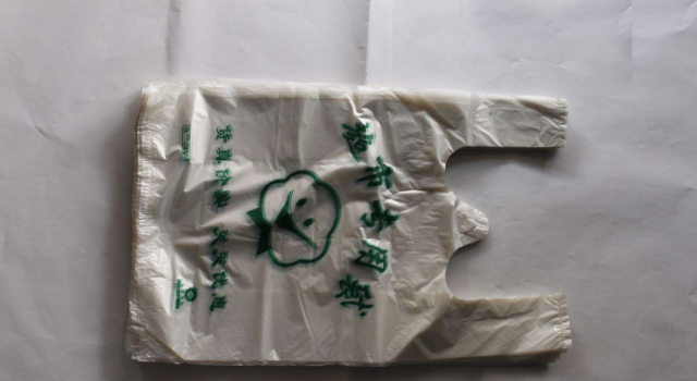 塑料袋设计者初衷为挽救地球 袋子尽量重复使用！