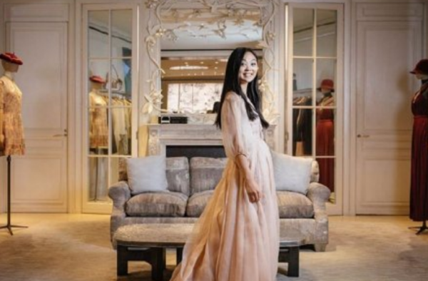 李连杰女儿将参加名媛舞会 网友：长得很像美国的华裔