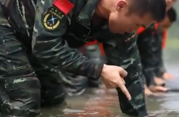 军人的钢铁意志是这样磨练的 致敬最可爱的你们