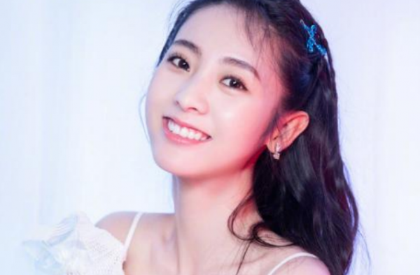邢菲力挺阿娇 演绎松弛而自然 网友：演技爆棚