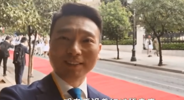 康辉的vlog也被抢镜 没想到被花式抢镜