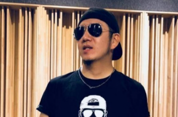 经纪人称郝云妻子出轨 吃瓜群众：这个瓜吃不懂