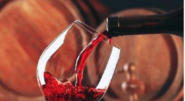 为什么喝红酒只倒三分之一杯 别不懂装懂 这3点是关键